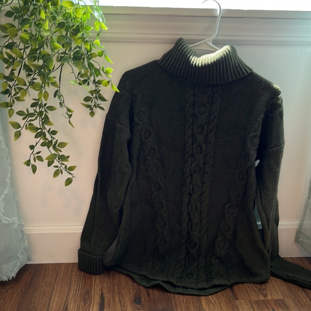 L.L.Bean women’s cable knit sweater